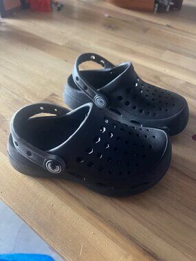 JAYBEES CROCS